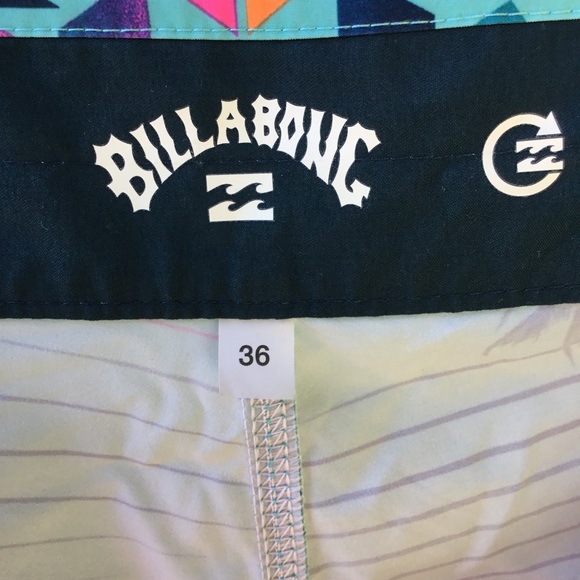 Billabong Men's shorts Size 36 EUC Aqua Blue with Island print - Picture 6 of 16